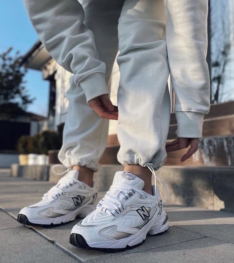New Balance 725 Silver